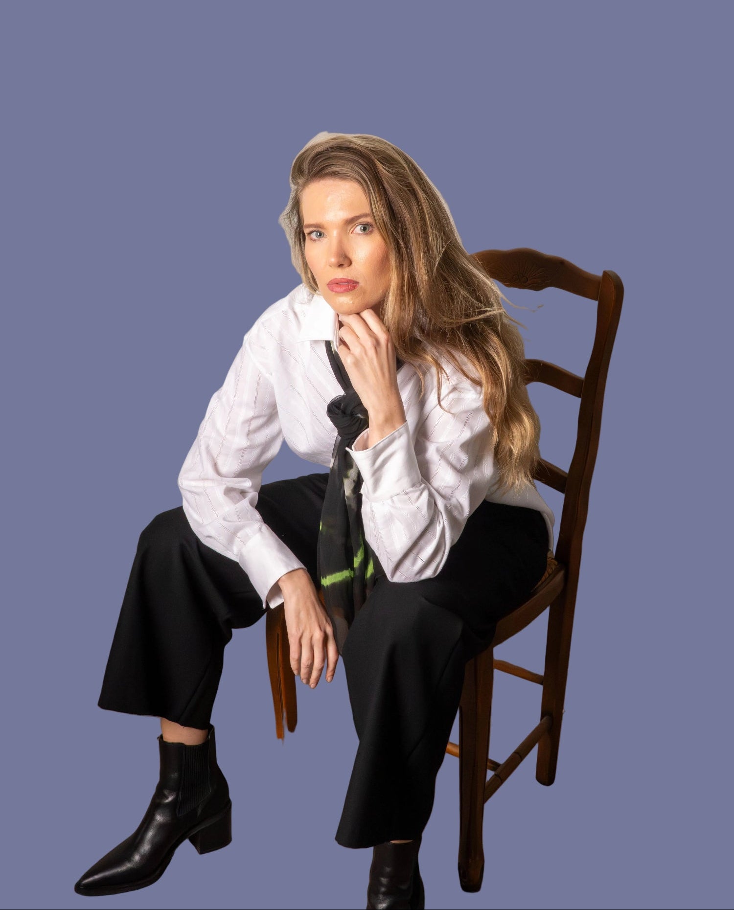 Calypso with silk scarf