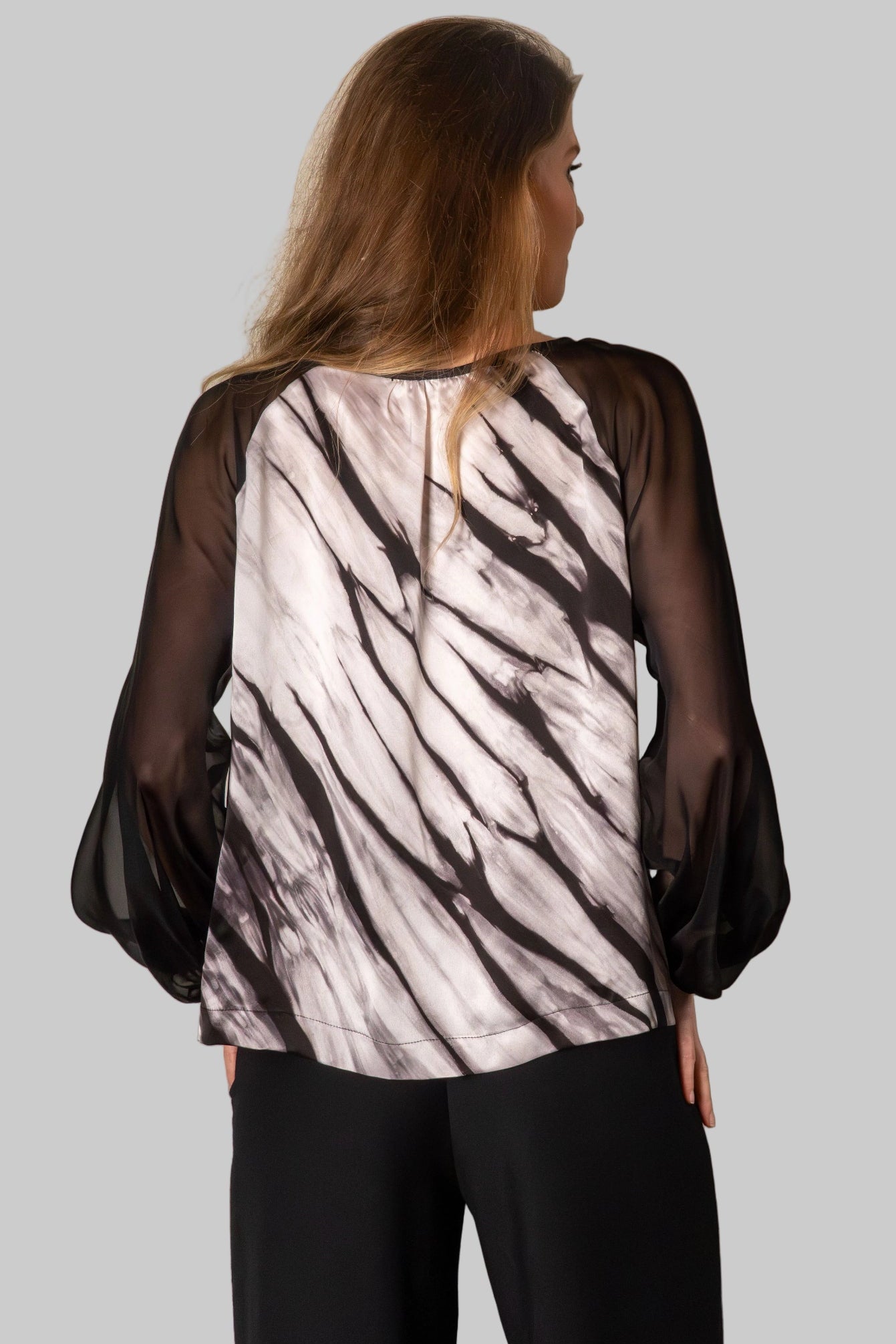 Luna blouse rear view