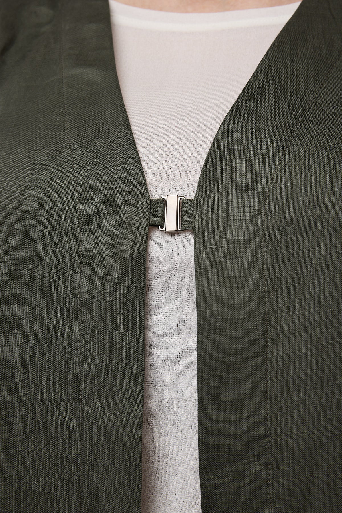 Remy vest closure detail